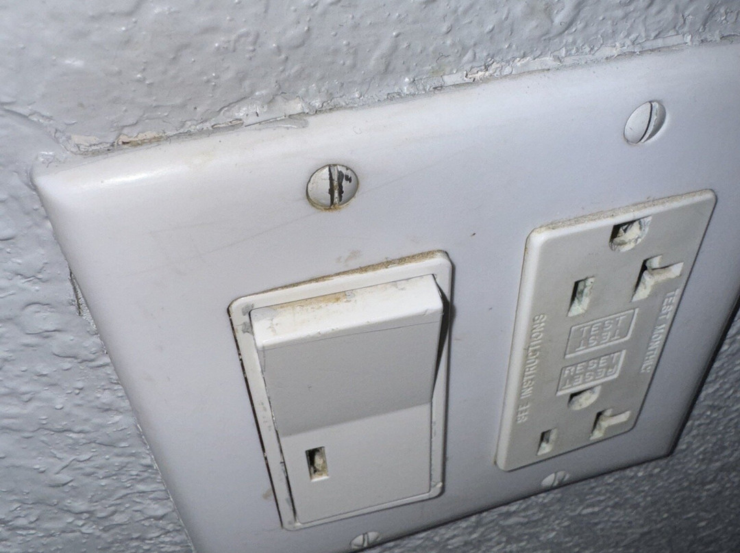 伯明翰胡佛拉昆塔温德姆套房酒店主图