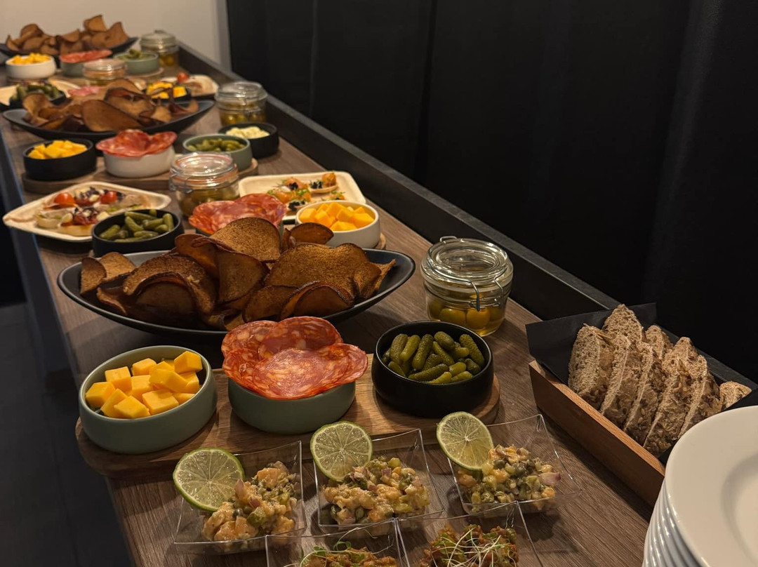 Nepatinka Neik - Spanish Pub