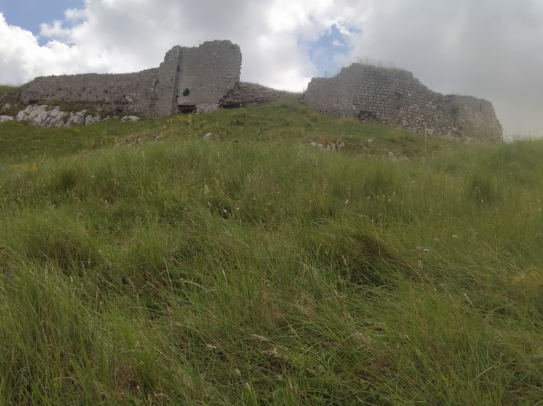 Castello del Garagnone-Poggiorsini必去景点