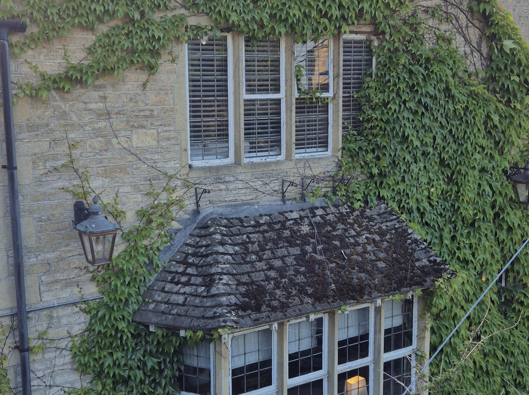The Old House At Home主图