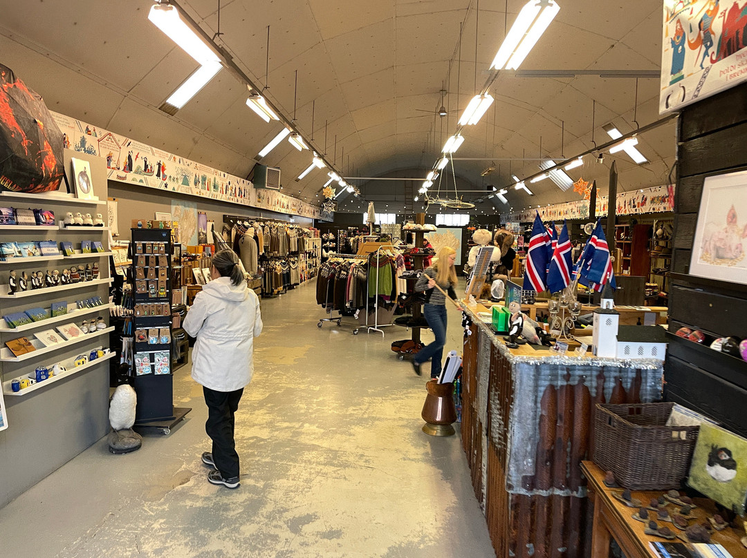 UNA Local Product-霍尔斯沃德吕尔镇必去景点