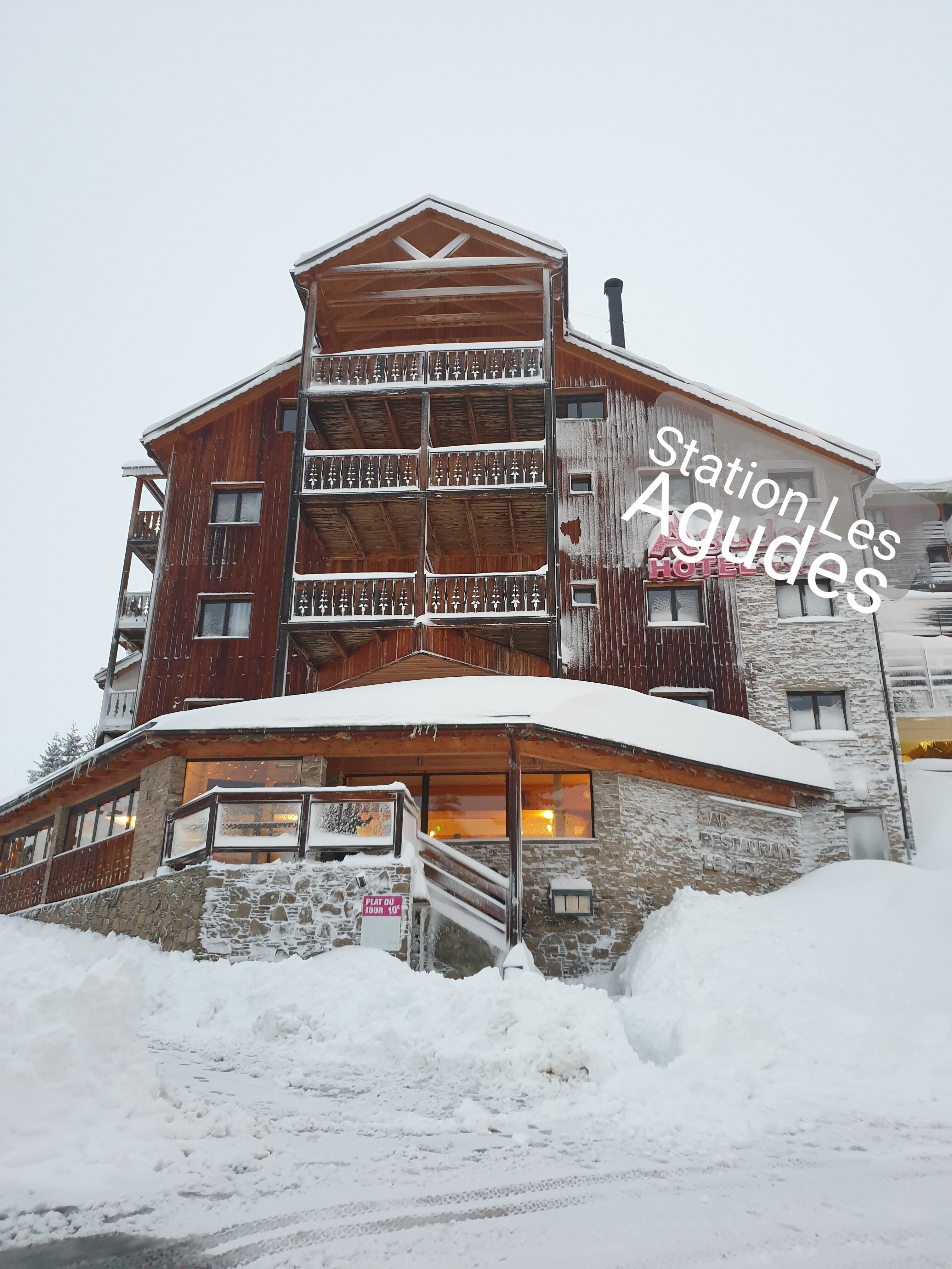 Agudes Hôtel-官方