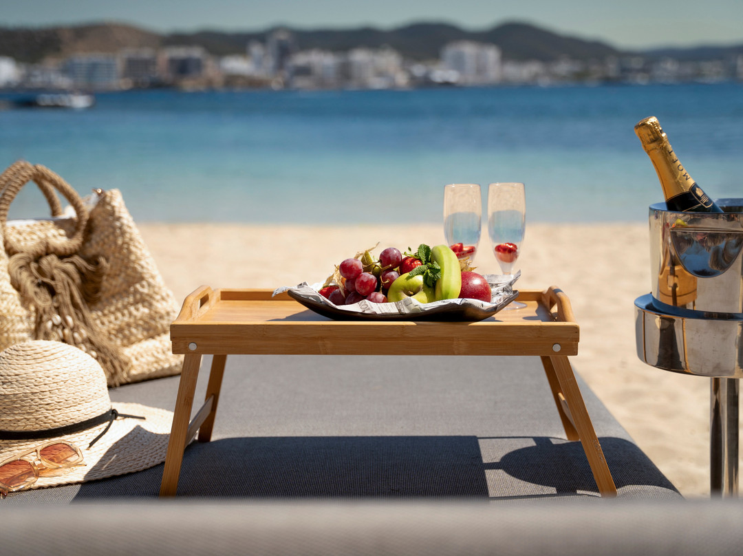 Breeza Bar & Restaurant