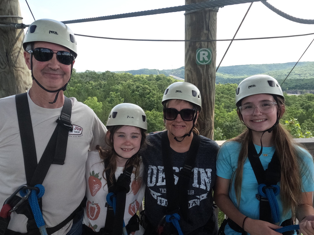 Branson Zipline at Wolfe Mountain-Walnut Shade必去景点