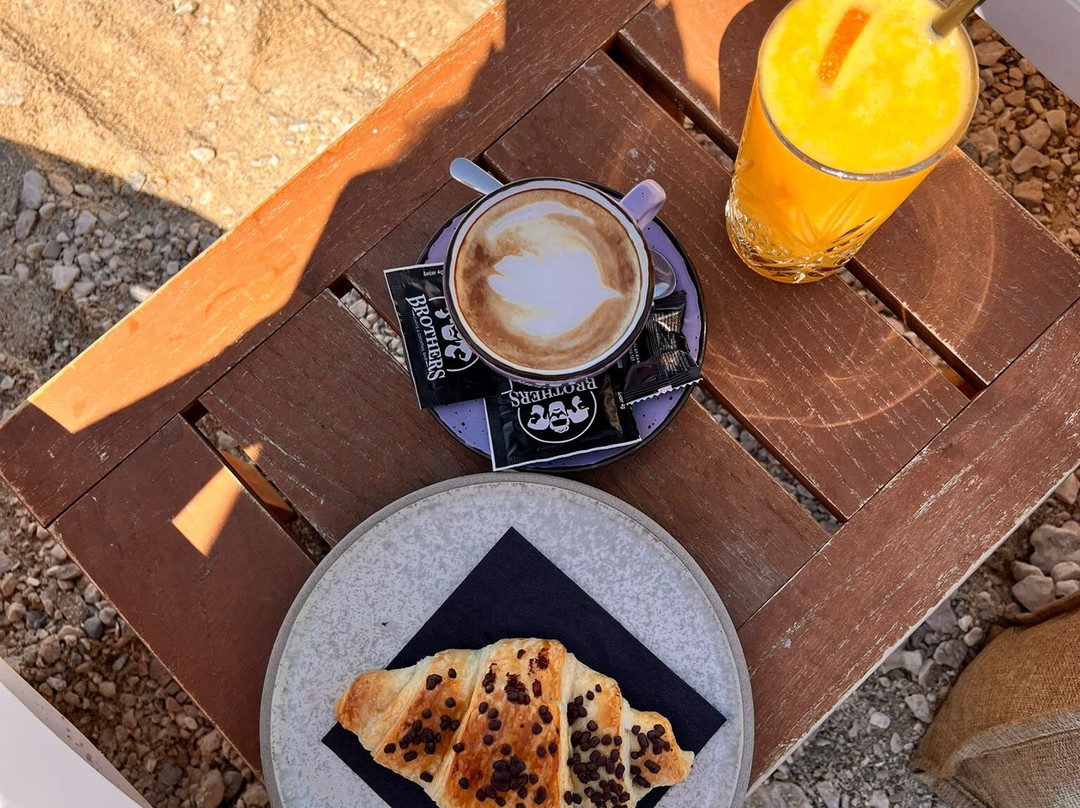 Brothers caffe & cocktails bar主图