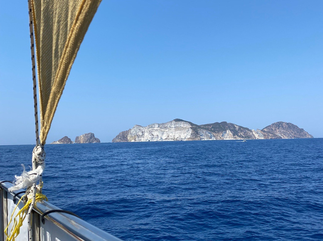 Noleggio Barche Arcobaleno-Parmarola Island必去景点
