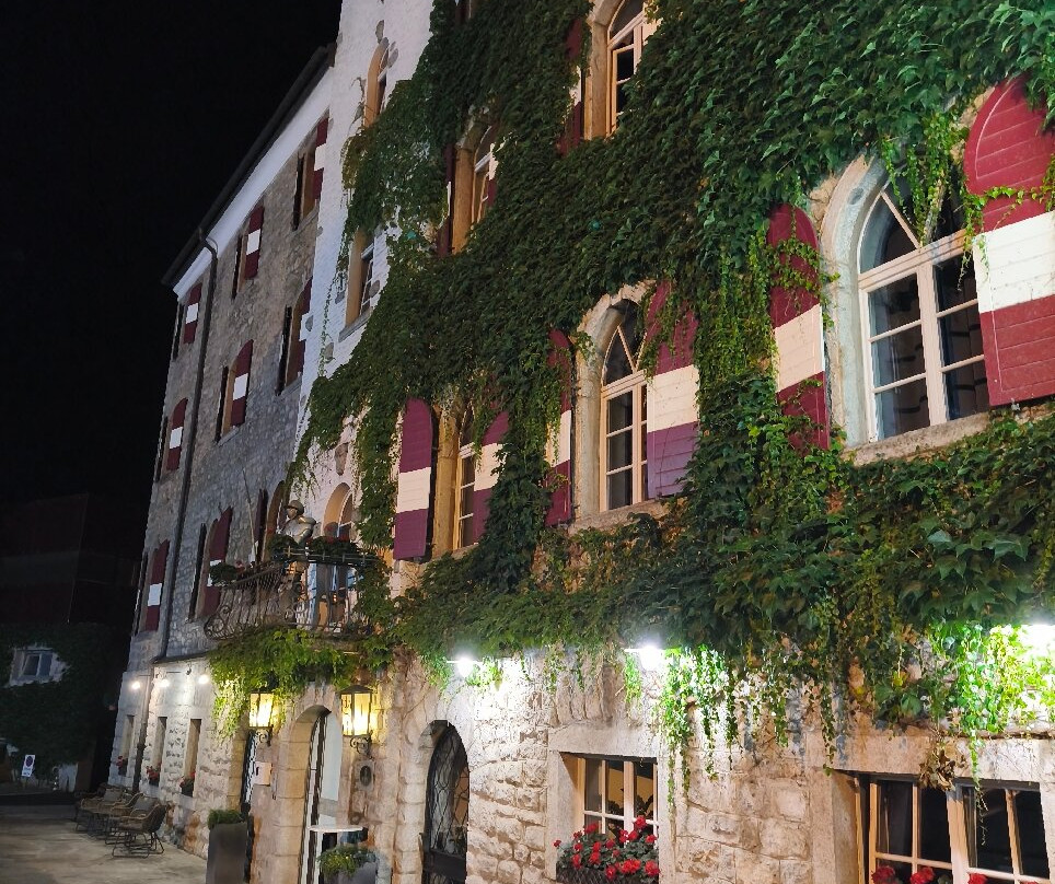 萨肯可雷梅酒店主图