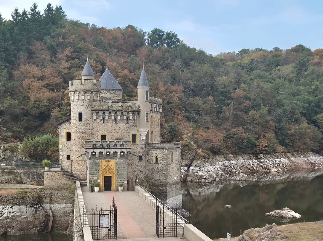 Château de La Roche-Saint-Priest-la-Roche必去景点