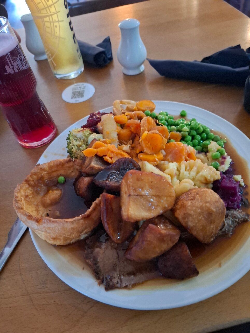 Ynyscedwyn Arms-官方