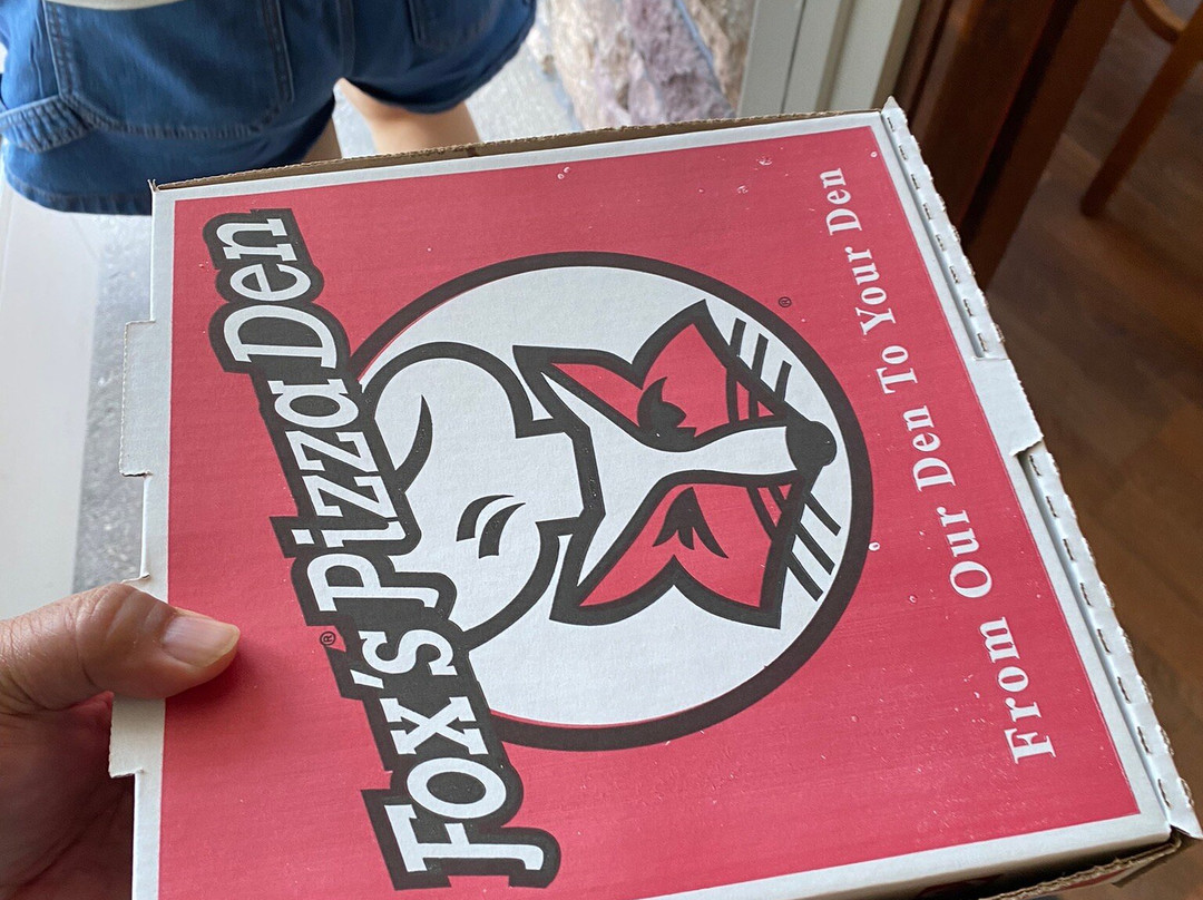 Fox's Pizza Den