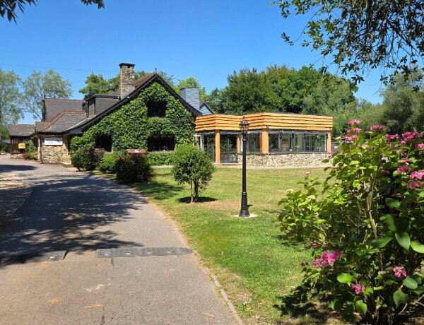 Lakeview Manor Hotel