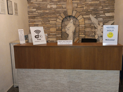 Hotel Holy