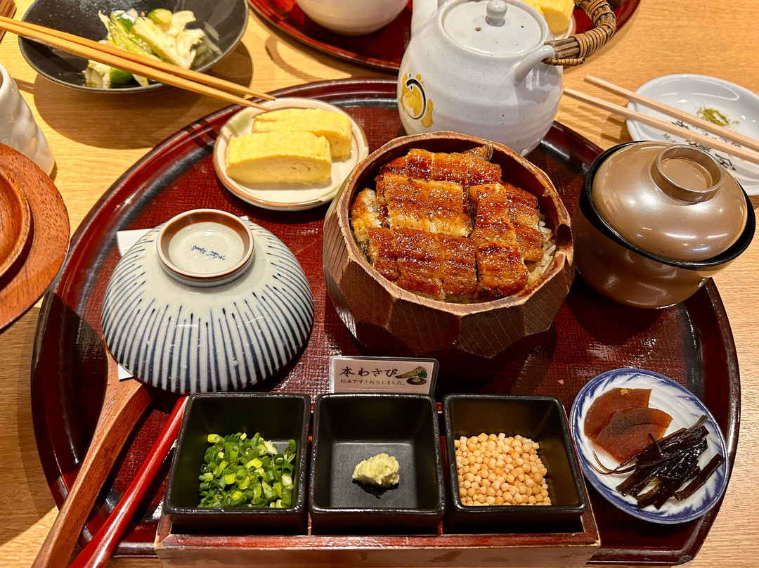 鰻 炭焼 ひつまぶし 美濃金 神田本店