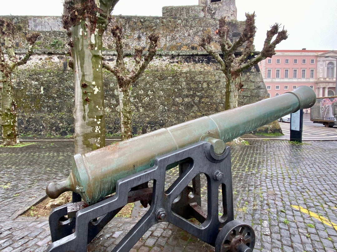 Forte de São Brás-蓬塔德尔加达必去景点