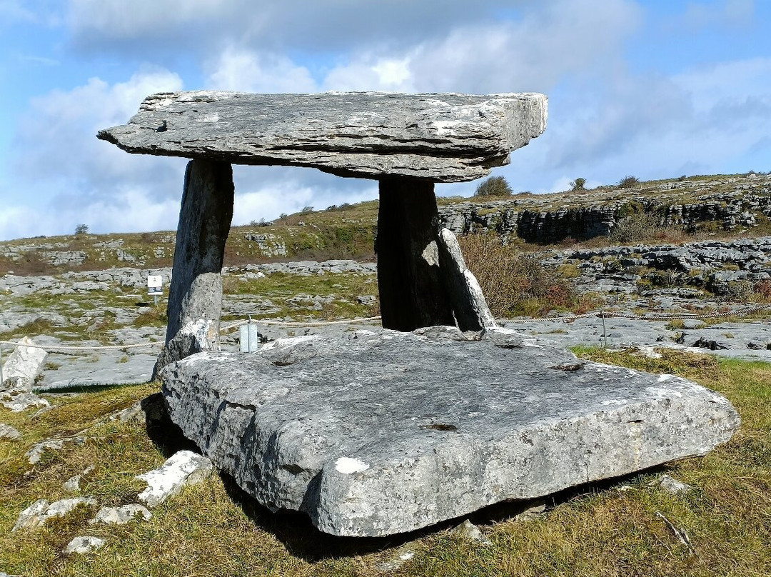 Poulnabrone Dolmen-克莱尔郡必去景点