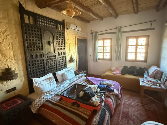 黑玫瑰酒店主图