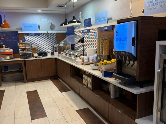 Holiday Inn Express & Suites Pensacola W I-10 By IHG主图