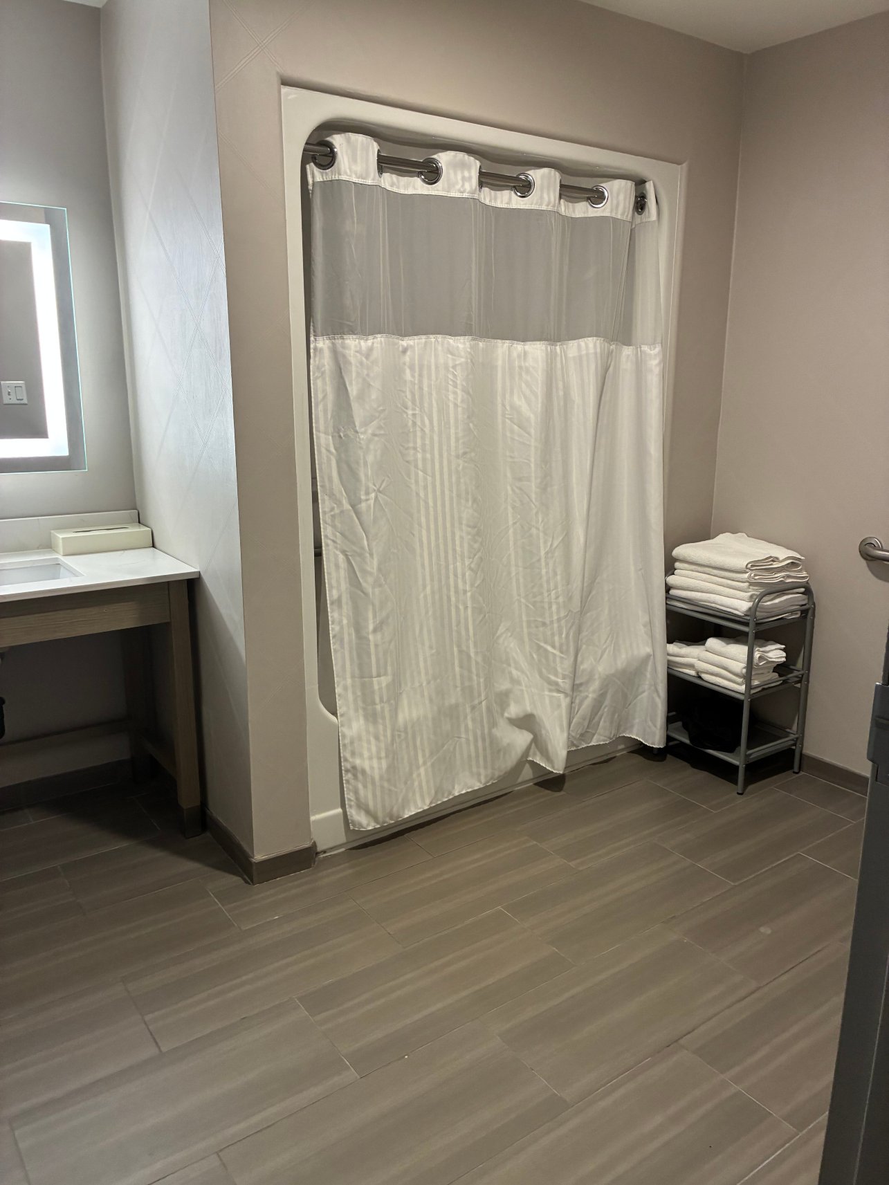 媒体中心贝斯特韦斯特优质套房酒店-浴室