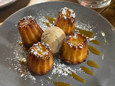 The Dewdrop Inn主图