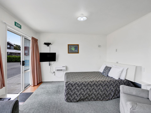 雅芳汽车旅馆主图