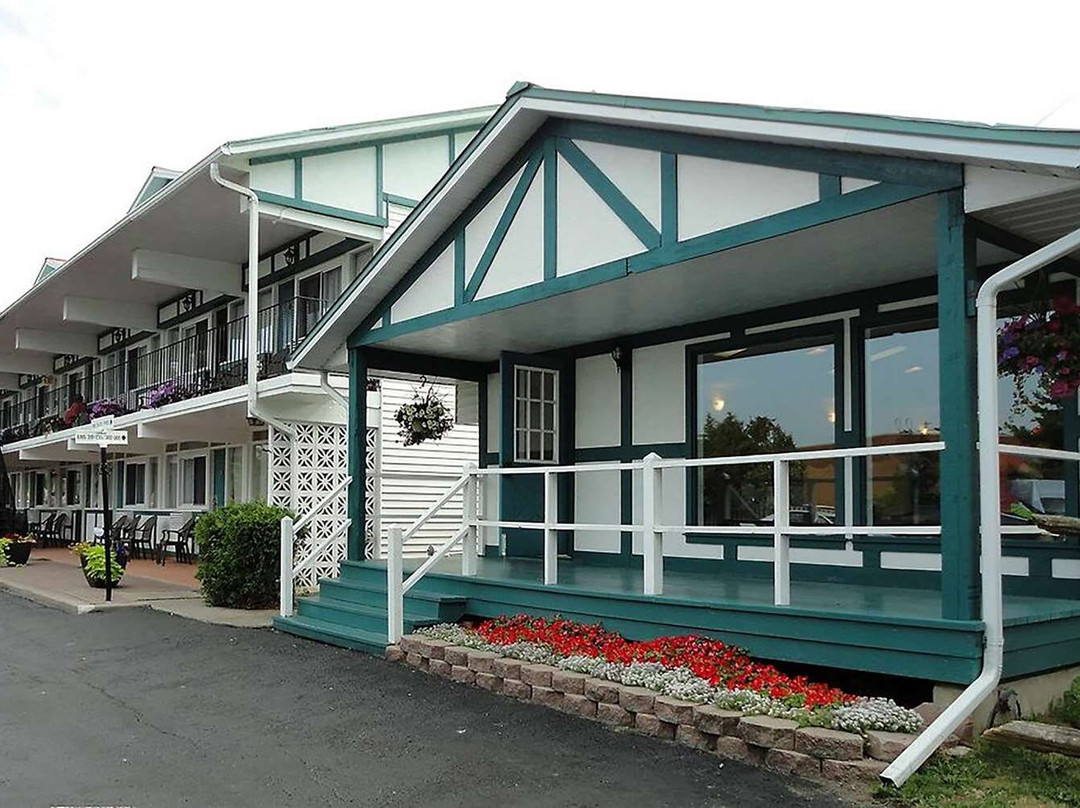 加纳诺克/乡绅度假村温德姆速 8 酒店