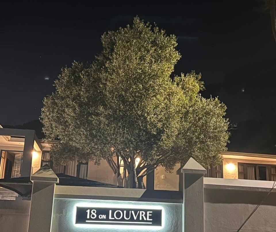 18 On Louvre Guesthouse