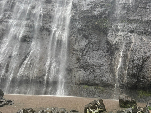 Afareaitu Waterfalls-Afareaitu必去景点