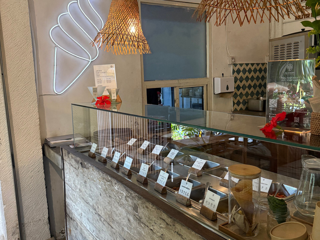 Alchemy Yoga & Meditation Center-Sayan必去景点