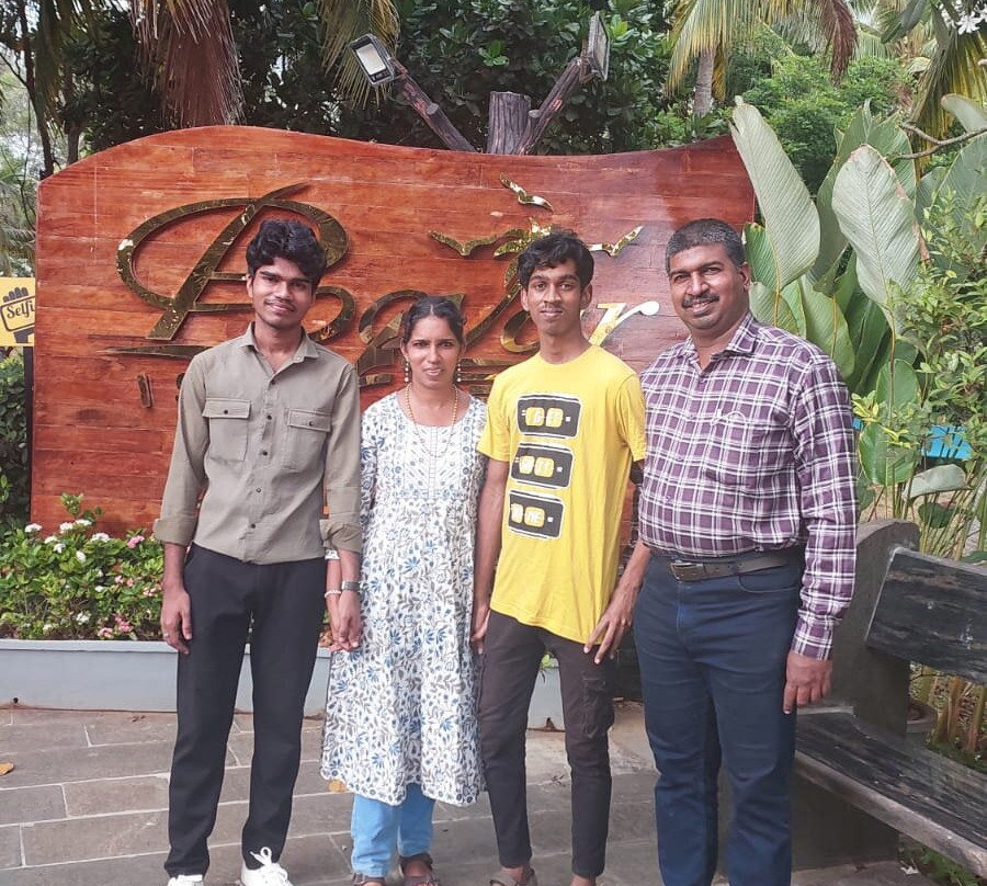 波瓦尔岛度假村主图