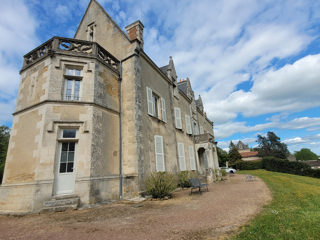 佩里格尼城堡原生酒店主图