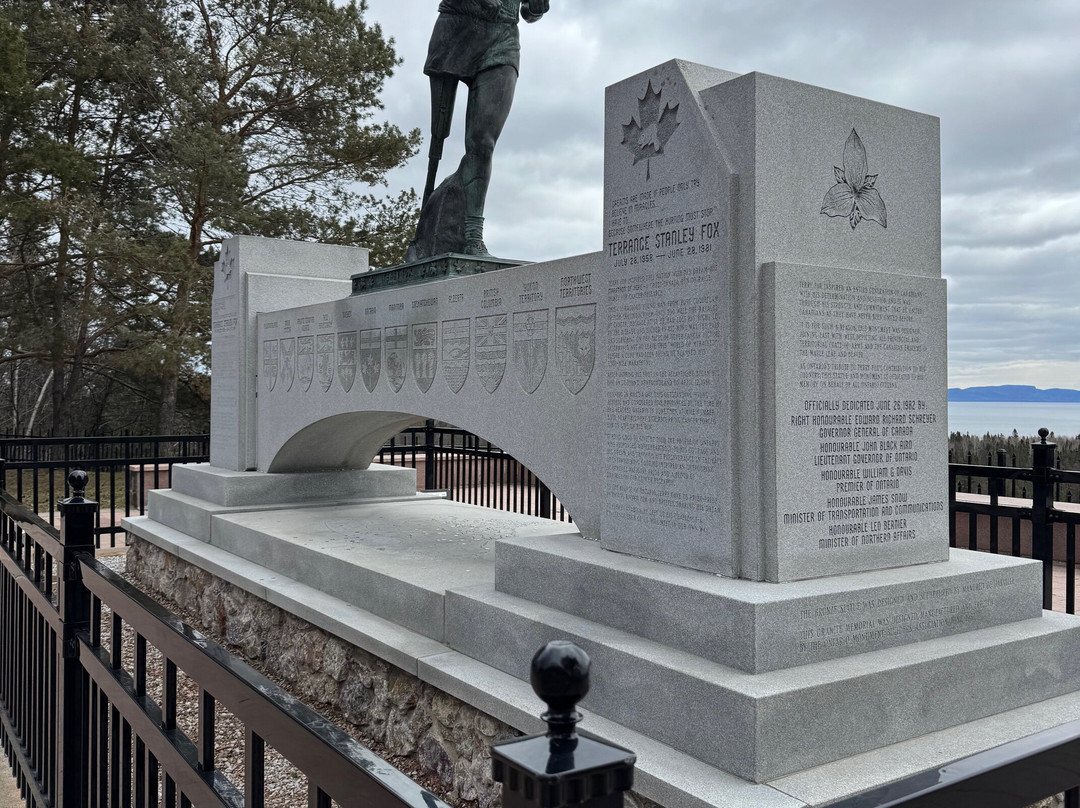 Terry Fox Monument-桑德贝必去景点