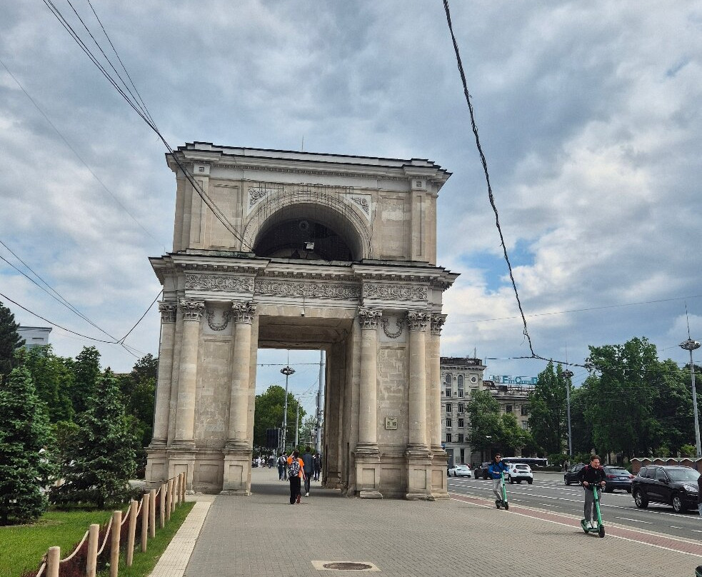 Triumphal Arch-基希讷乌必去景点