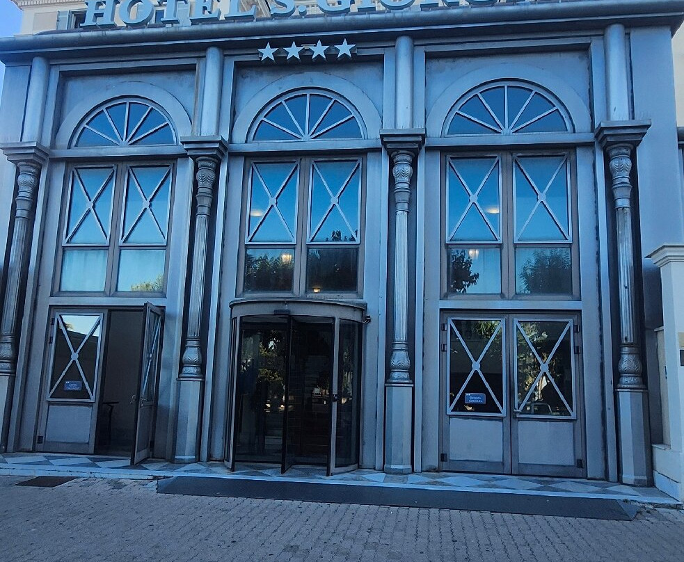 圣乔治酒店主图