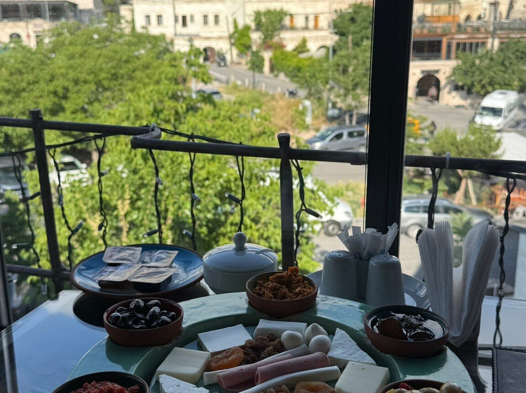 阿伦洞穴酒店及艺术画廊主图