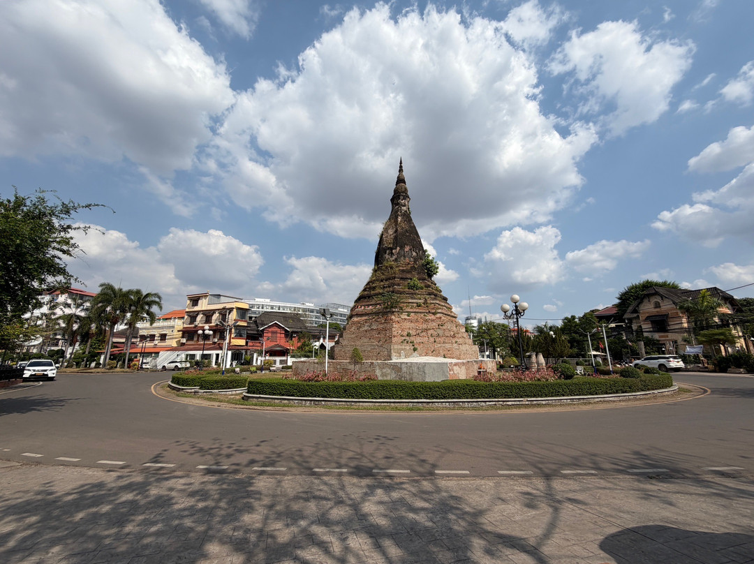 Black Stupa (That Dam)-万象必去景点