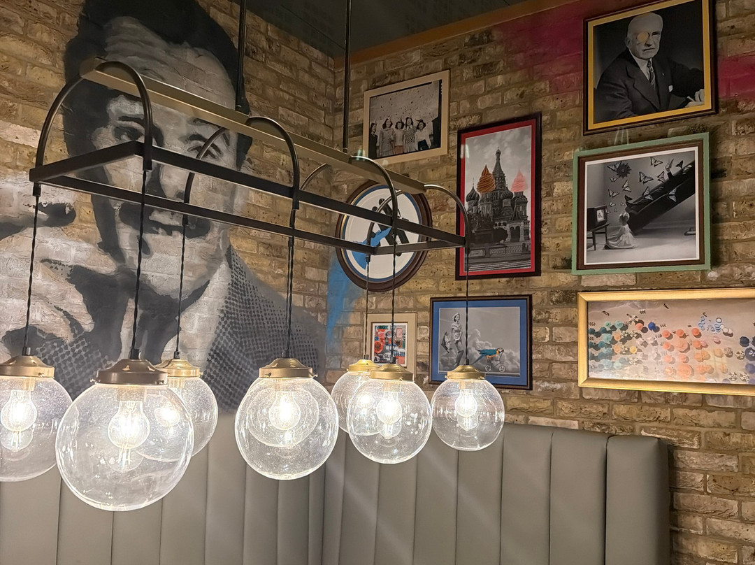 丽笙蓝标酒店-伦敦斯坦斯特德机场主图