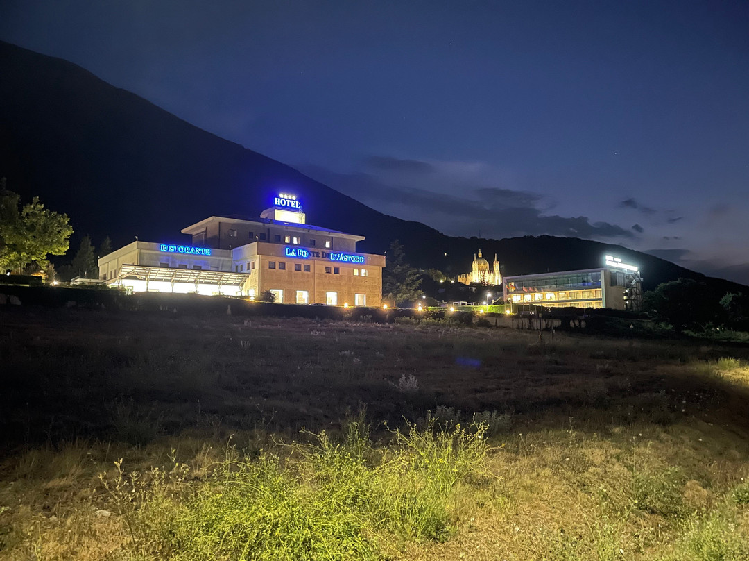 拉丰特戴拉斯托雷酒店主图