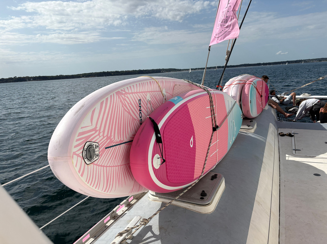 Caseneuve Maxi Catamaran-La Foret-Fouesnant必去景点