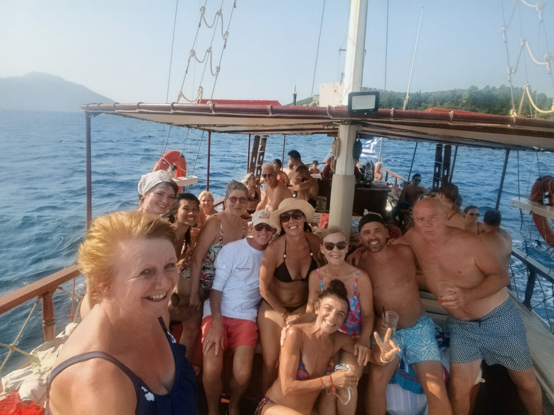Papanikolis Cruise Boat-Nidri必去景点