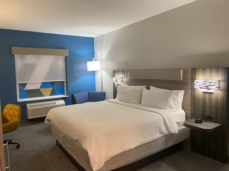Adkins酒店住宿-Holiday Inn Express & Suites San Antonio - Frost Bank Ctr By IHG