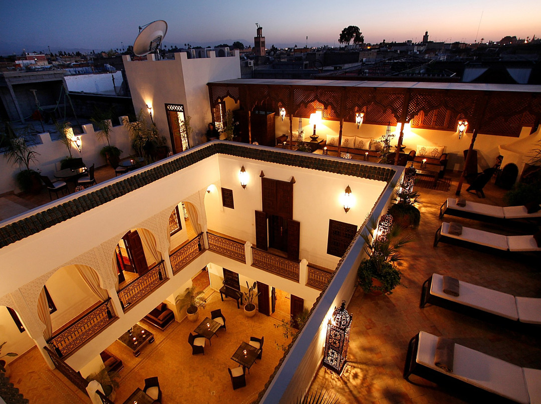 里亚德阿萨基纳酒店