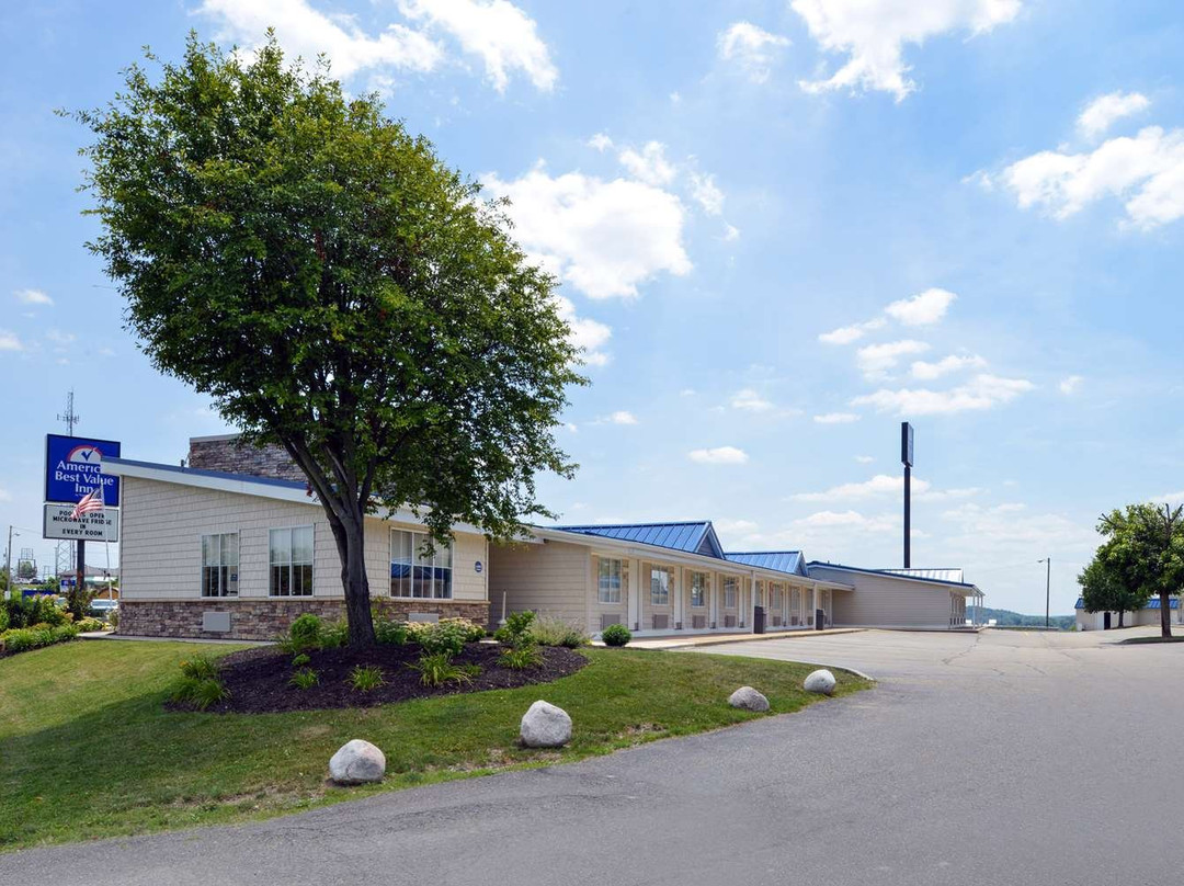 Americas Best Value Inn & Suites St. Clairsville Wheeling主图
