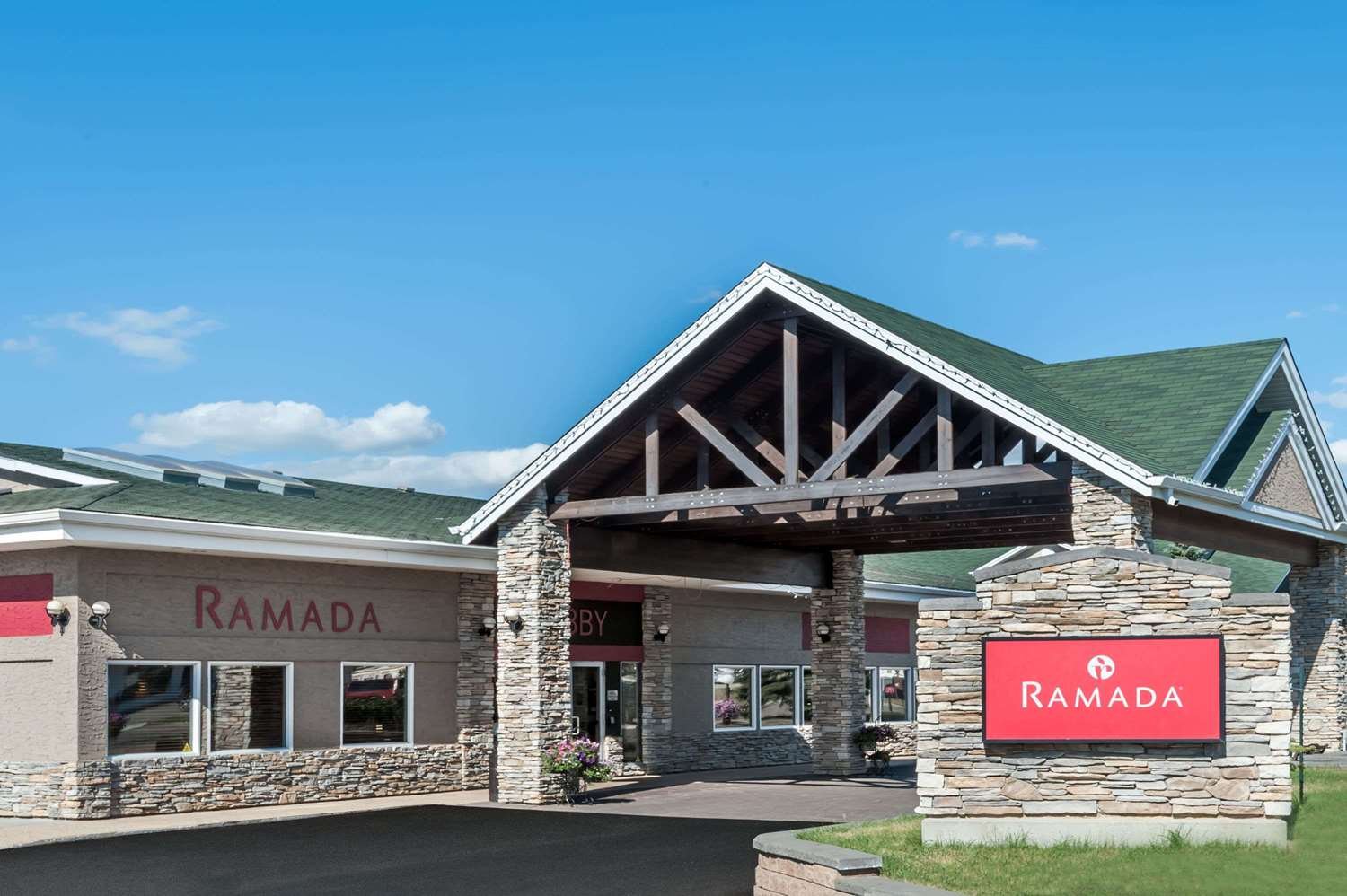 Stony Plain Inn & Suites-官方