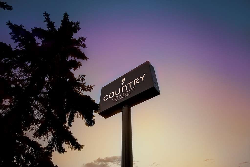 Travelodge Suites by Wyndham Regina / Eastgate Bay主图