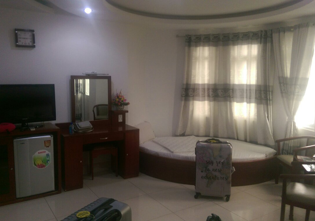 Henry Hotel  (Khach San Henry)