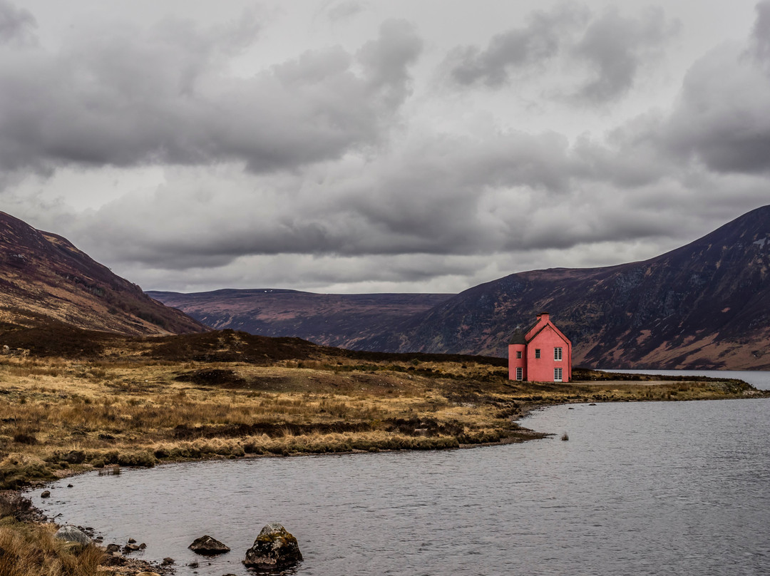 Loch Glass Pink House景点图片
