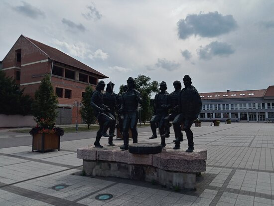 Táncoló Hajdú Szoborcsoport景点图片