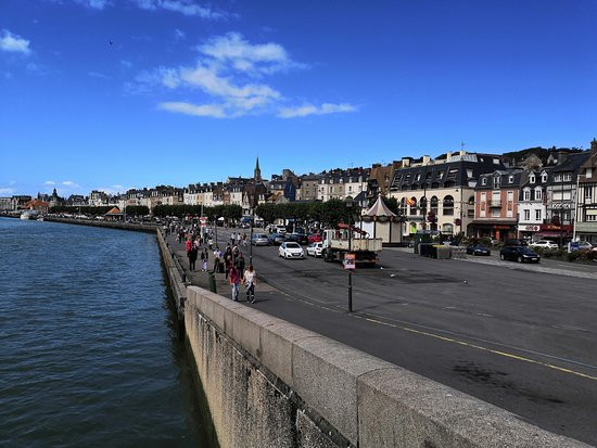 Mairie de Trouville-特鲁维尔海滨城必去景点