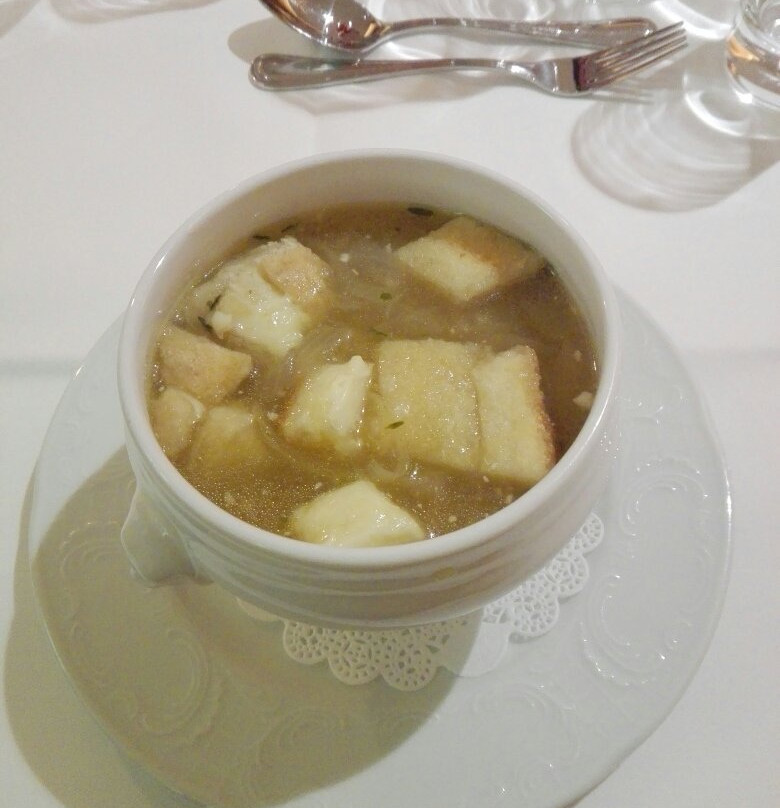 拉菲尔酒店主图