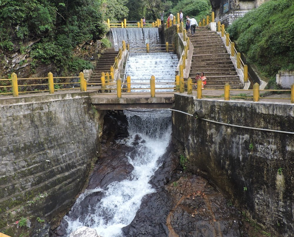 Honnammana Halla Waterfalls景点图片